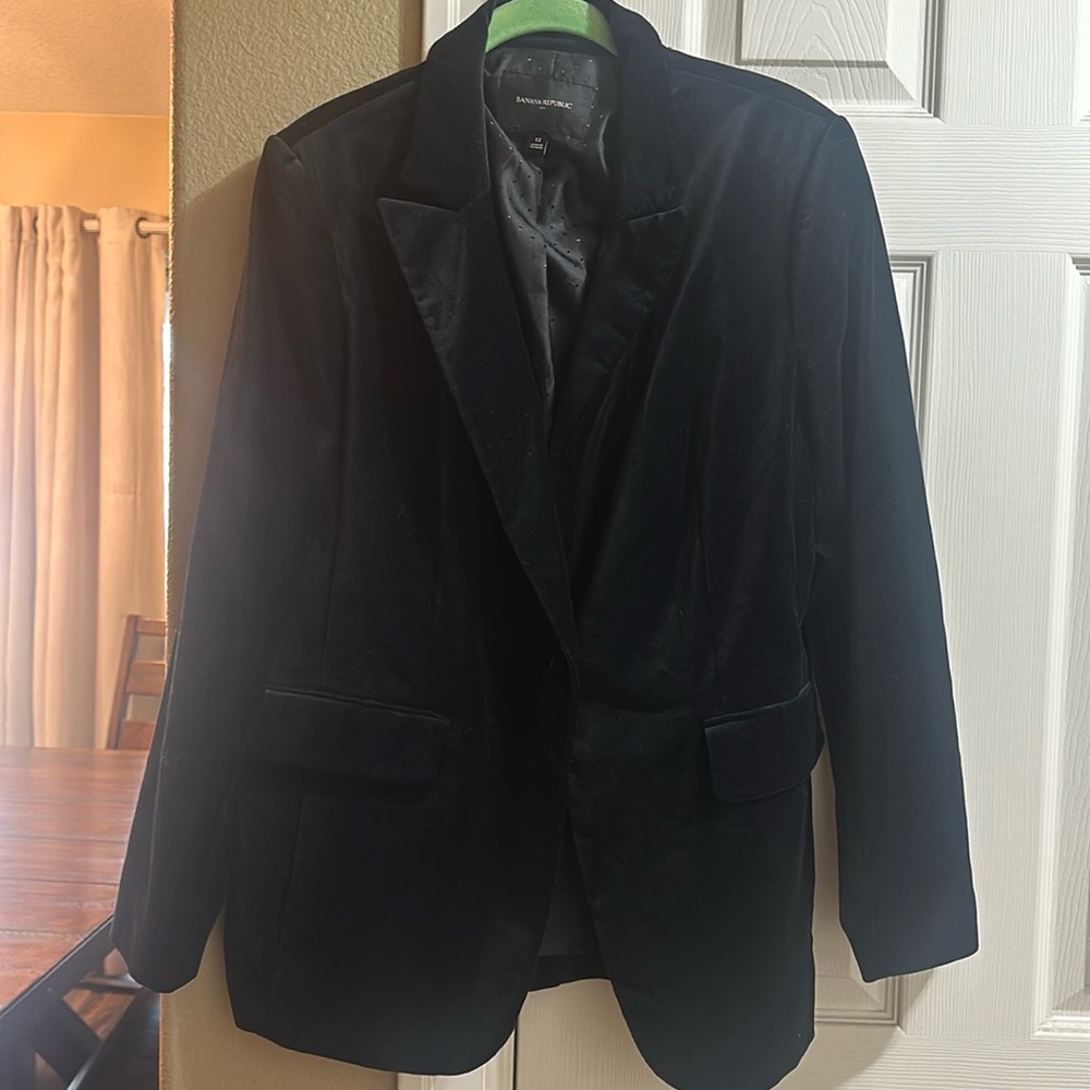 Women’s Banana Republic Black Velvet Blazer in a size 12.